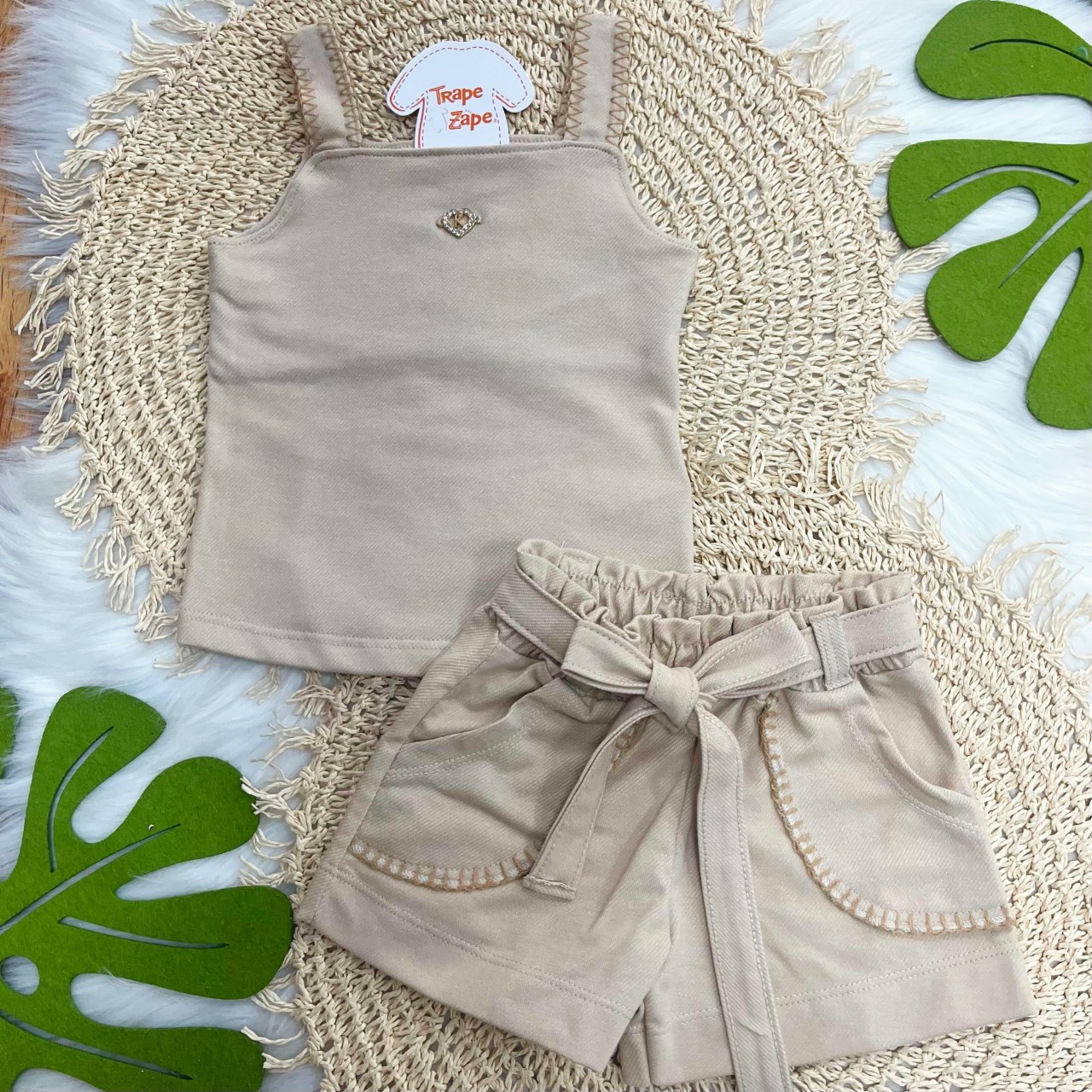 Conj. Blusa e Shorts Areia com borda bordada